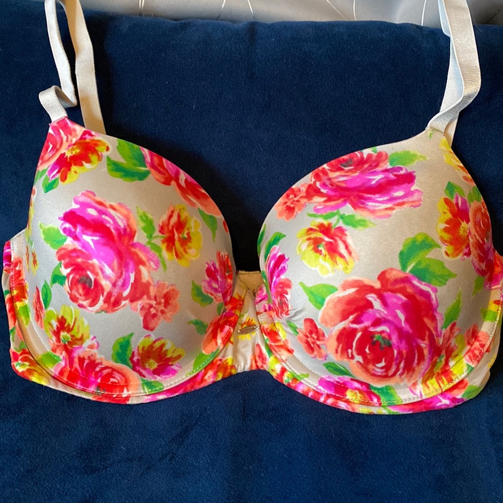 Victoria’s Secret 36D bra